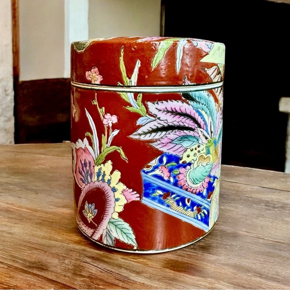 Vintage Chinese Porcelain Lidded Ginger Jar/Tea Canister Hand Decorated in Macau - Picture 2 of 16